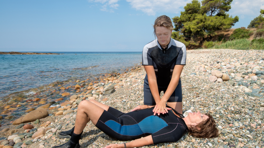 Lär dig göra HLR – fördubbla chansen för överlevnad